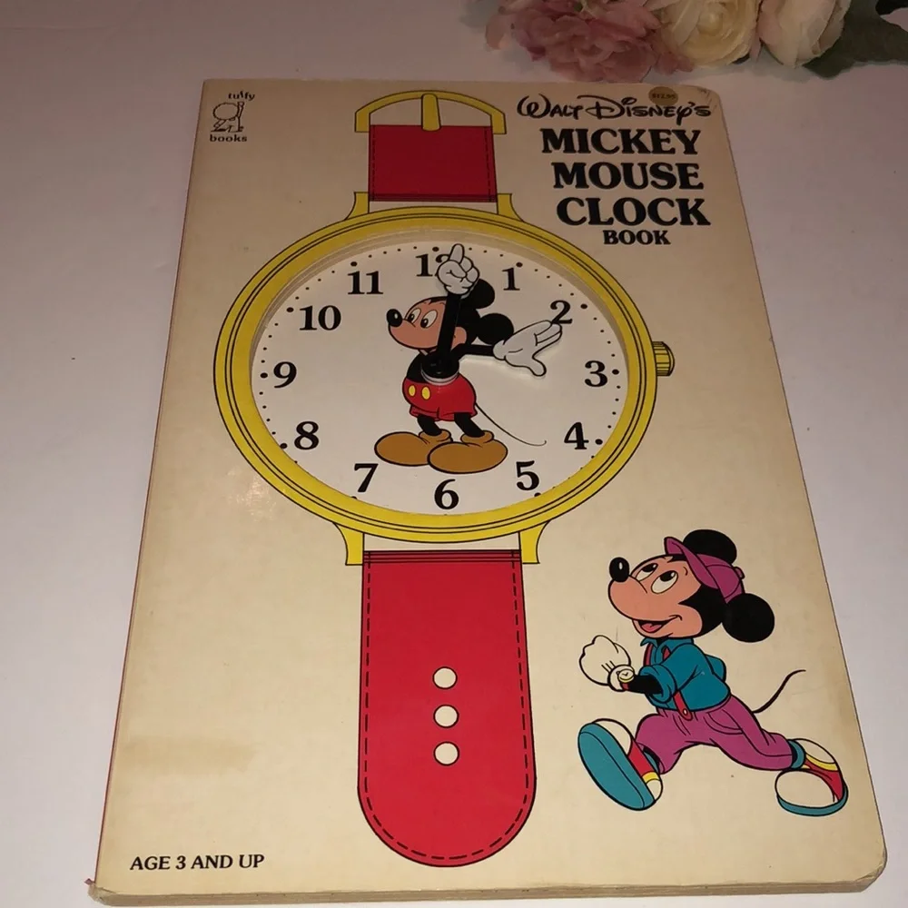 Old WALT DISNEY MICKEY MOUSE CLOCK BOOK Walt Disney Goofy Shoelace Book